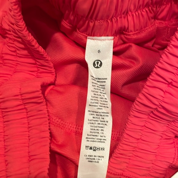 NWT Lululemon Hotty Hot Low-Rise Lined Short 2.5" Glaze Pink Size 6 - Picture 5 of 8